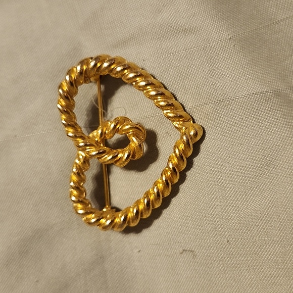 Heart brooch - Picture 1 of 3